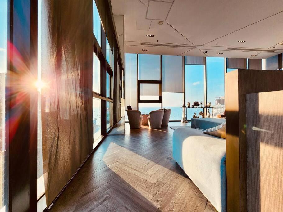 Great Location With Infinity Pool -central Apartemen